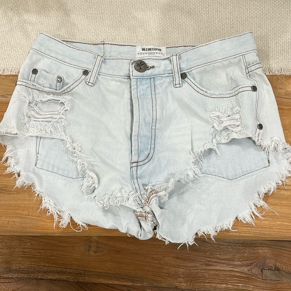 One x One Teaspoon rollers shorts